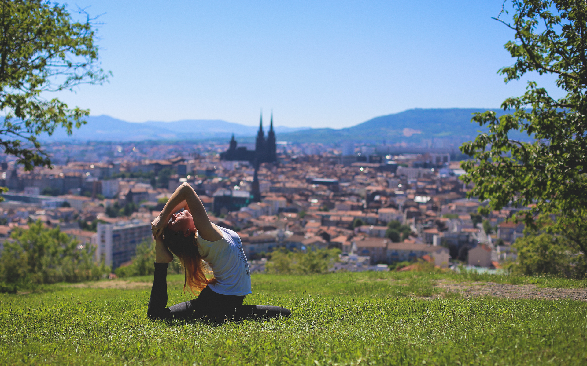 Groupe en pratique guidée lors d'un cours Adinatha à Clermont-Ferrand